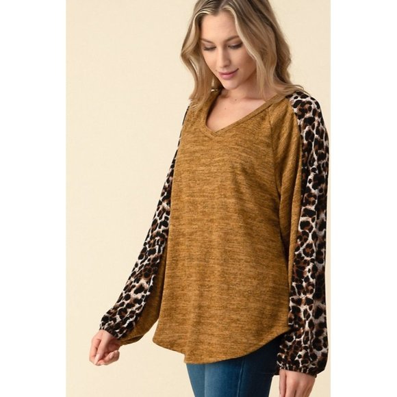 KNIT V NECK LEOPARD Women Long Sleeve Top - Picture 3 of 9